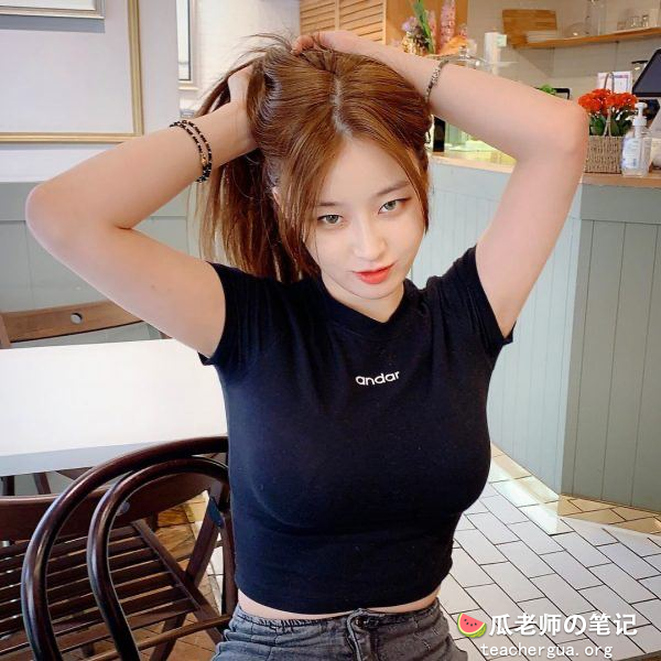 韩国巨乳模特儿KimWooHyeon在后楼梯口交影片泄漏流出