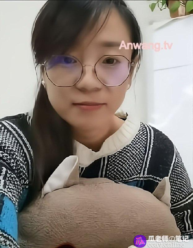 河南洛阳英语老师[许葛菲]裸聊视频曝光