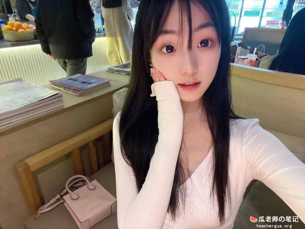 反差曝光极品黑丝长腿萌妹清纯里带点骚气私密视频流出